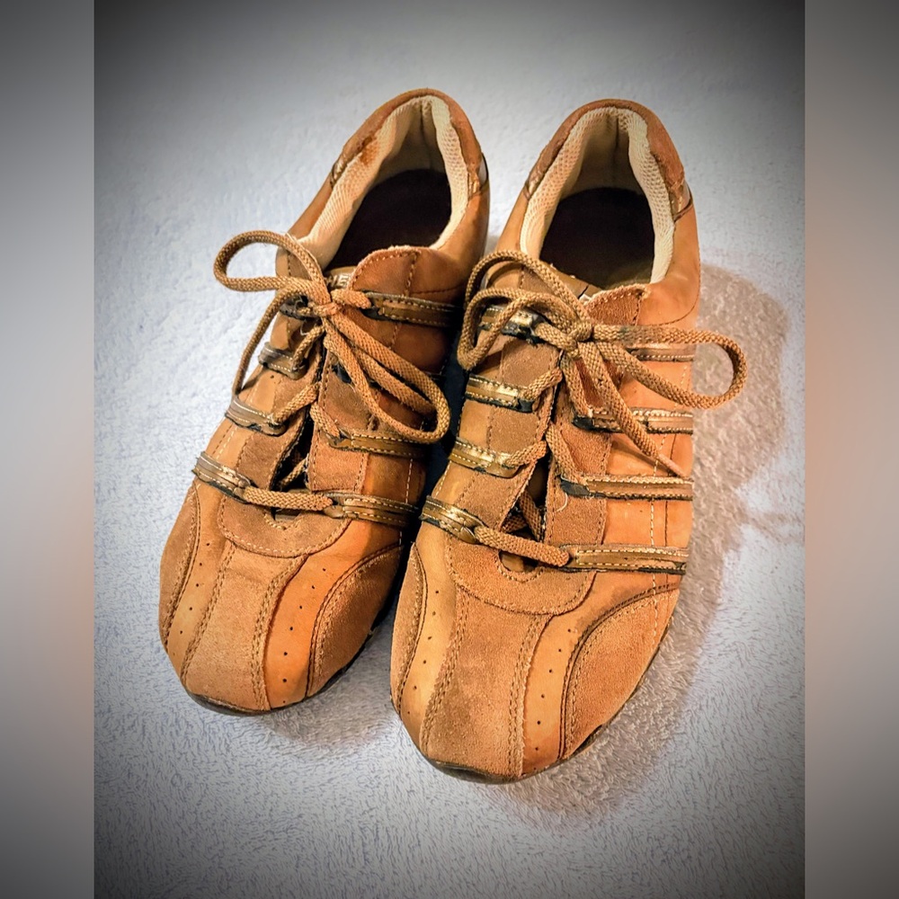 Women’s Sketchers Biker Sneakers Relaxed Fit Vintage Brown Suede Tie Good Arch